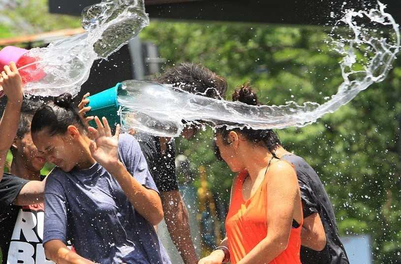 Власти Бангкока вводят «Комендантский час» на водяные битвы в связи с сильнейшей засухой в стране