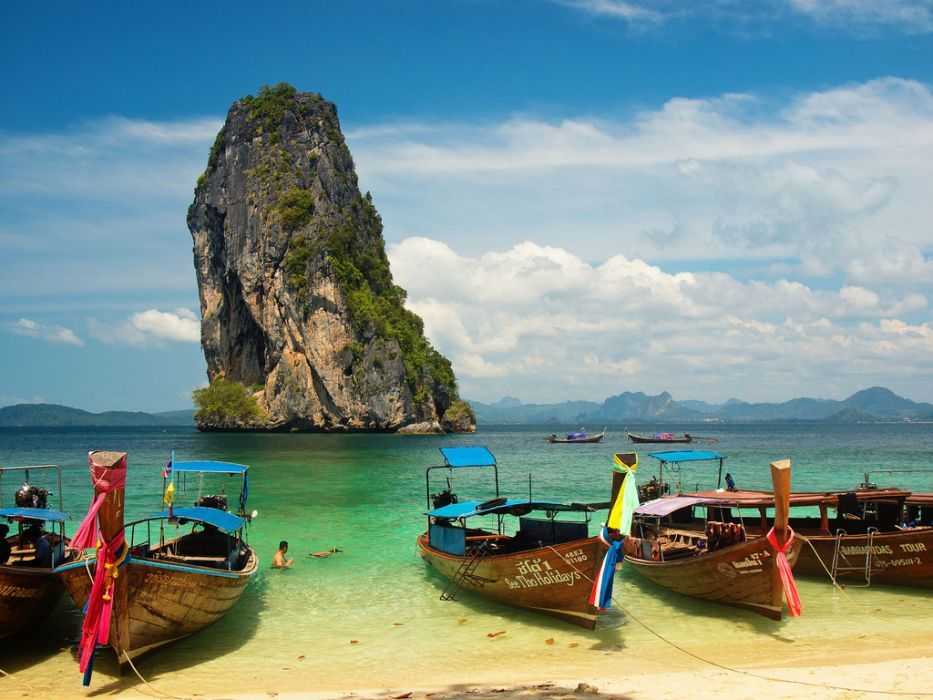 Beach time? Thai officials mull four-day holiday in September