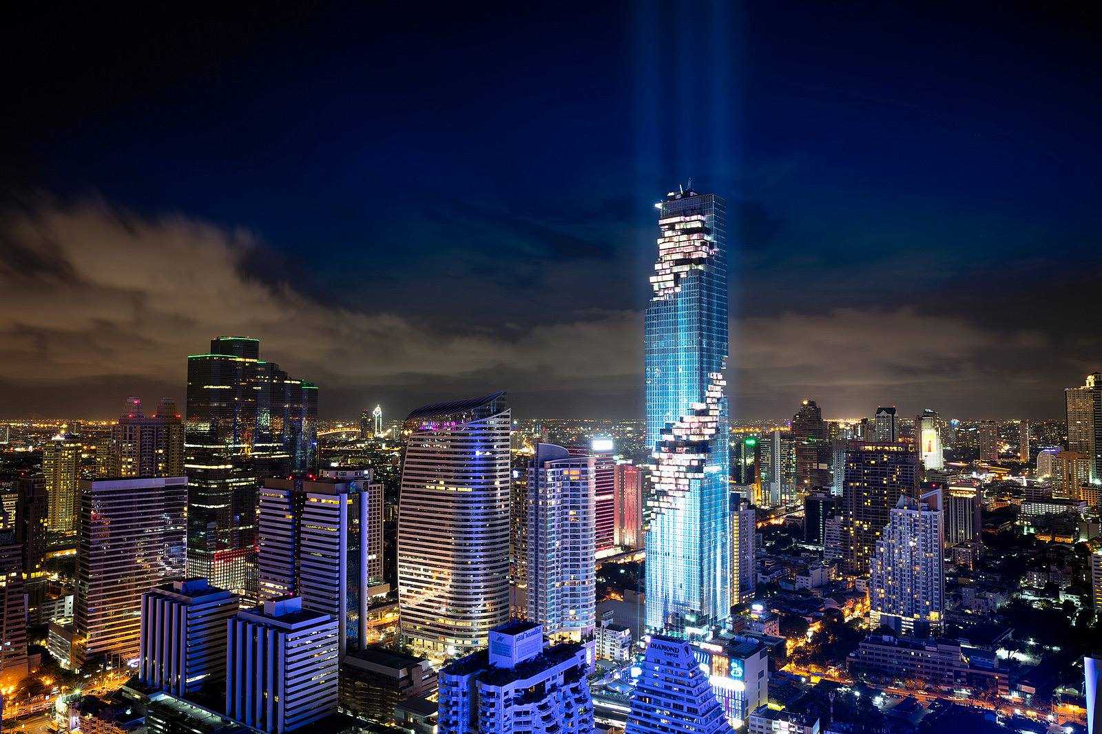 MahaNakhon в центре скандала