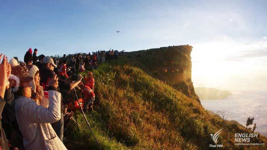 Taking selfies banned on cliffs at national parks